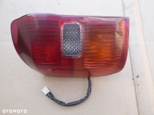 LAMPA LEWY TYŁ LEWA TYLNA TOYOTA RAV4 II - 2