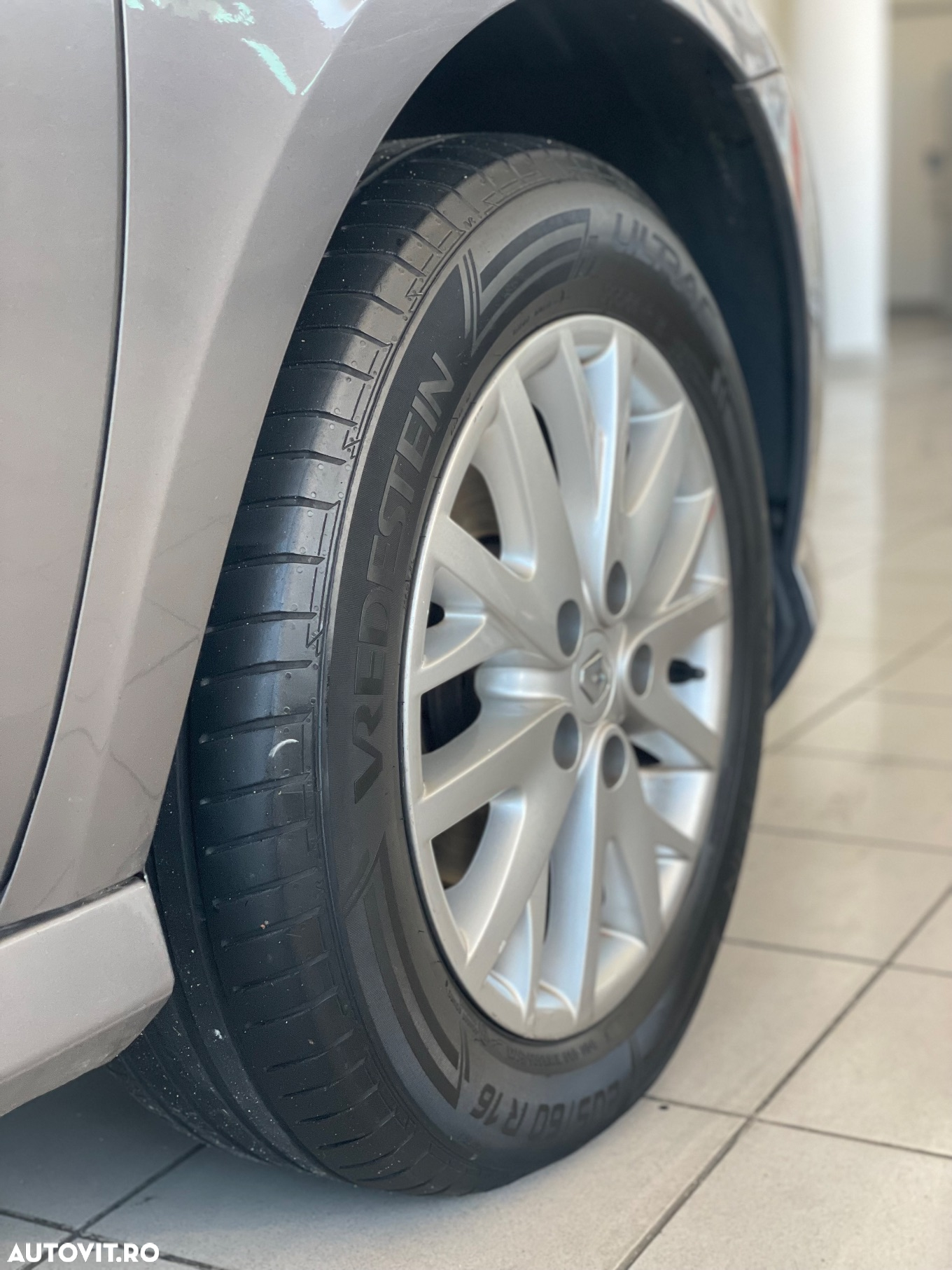 Renault Laguna dCi 110 FAP Emotion - 29