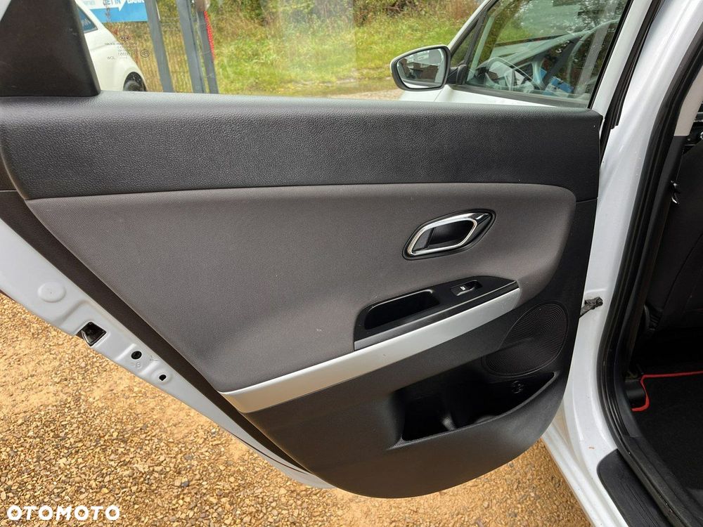 Kia Ceed 1.6 GDI Dream Team Edition - 28