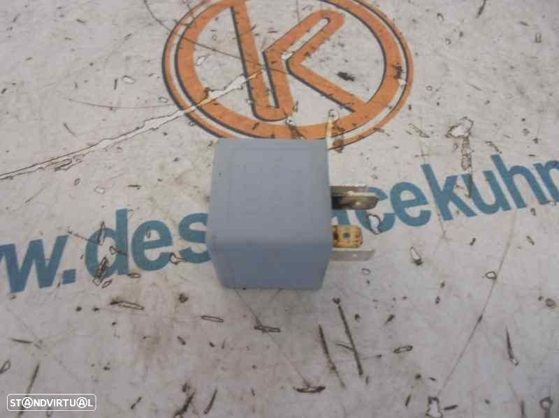 RELÉ AUDI A4 1999 - 3