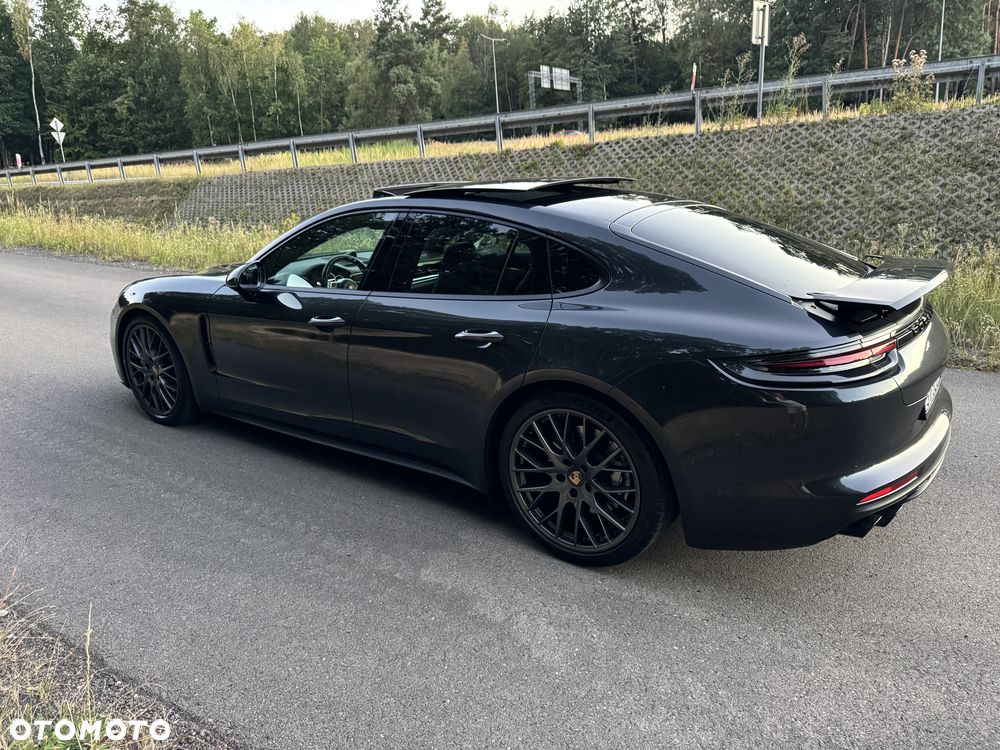 Porsche Panamera 4 - 8