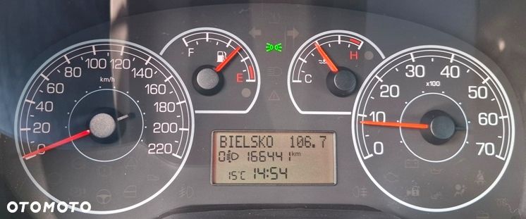Fiat Grande Punto Actual 1.4 8V Estiva Blue&Me Euro5 - 12