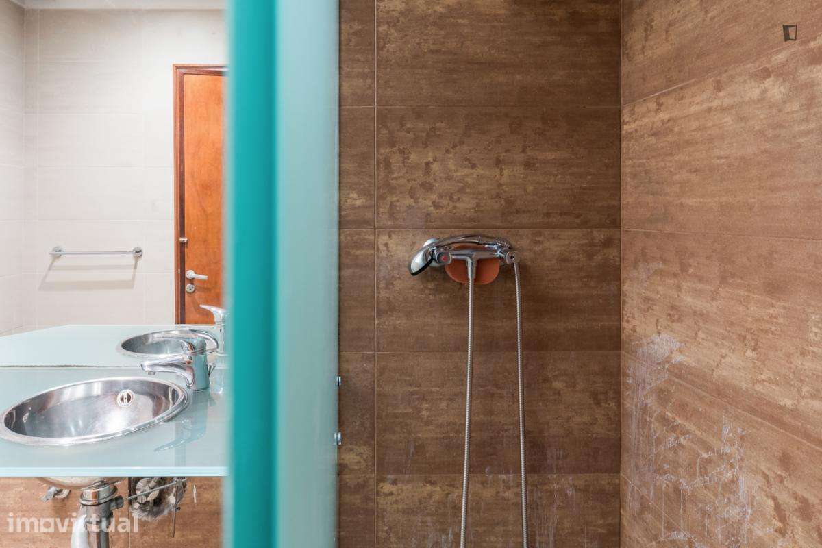 Quarto - localizado em Paranhos Porto - Grande imagem: 3/20