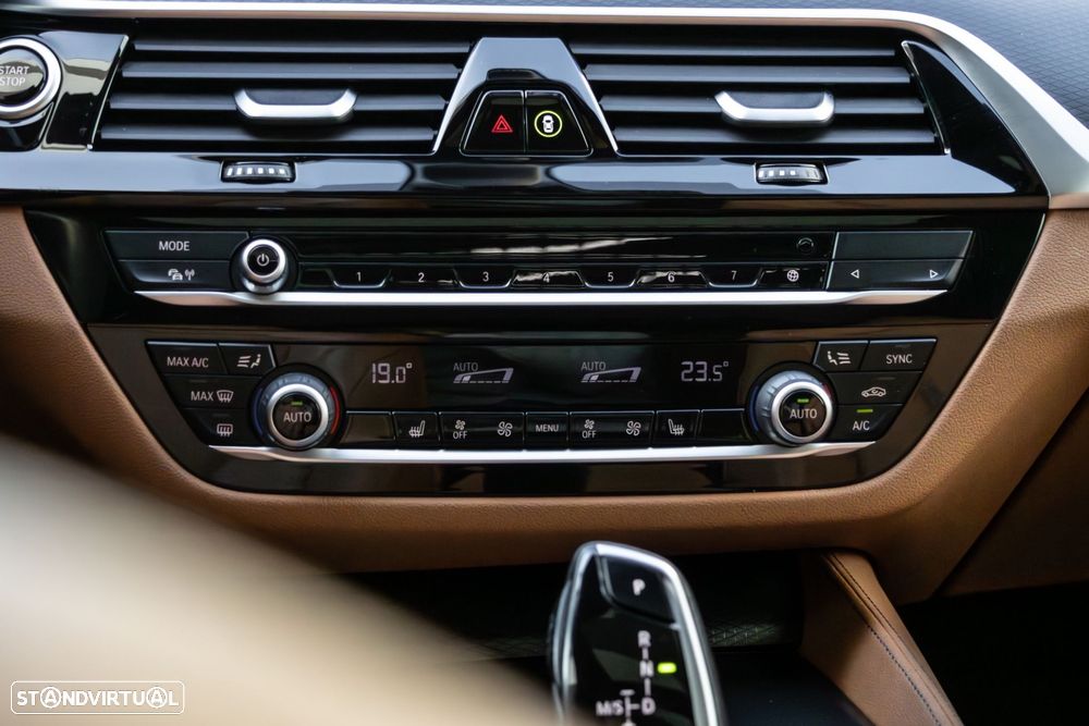 BMW 530 e Pack Desportivo M - 25