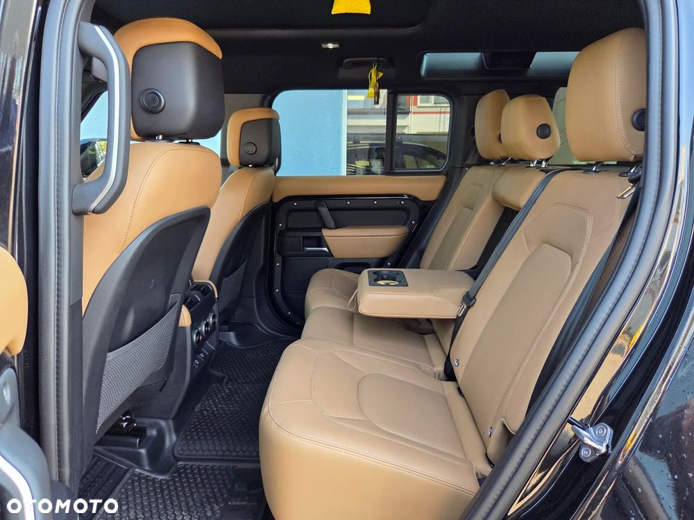 Land Rover Defender 3.0 D250 mHEV X-Dynamic HSE - 14