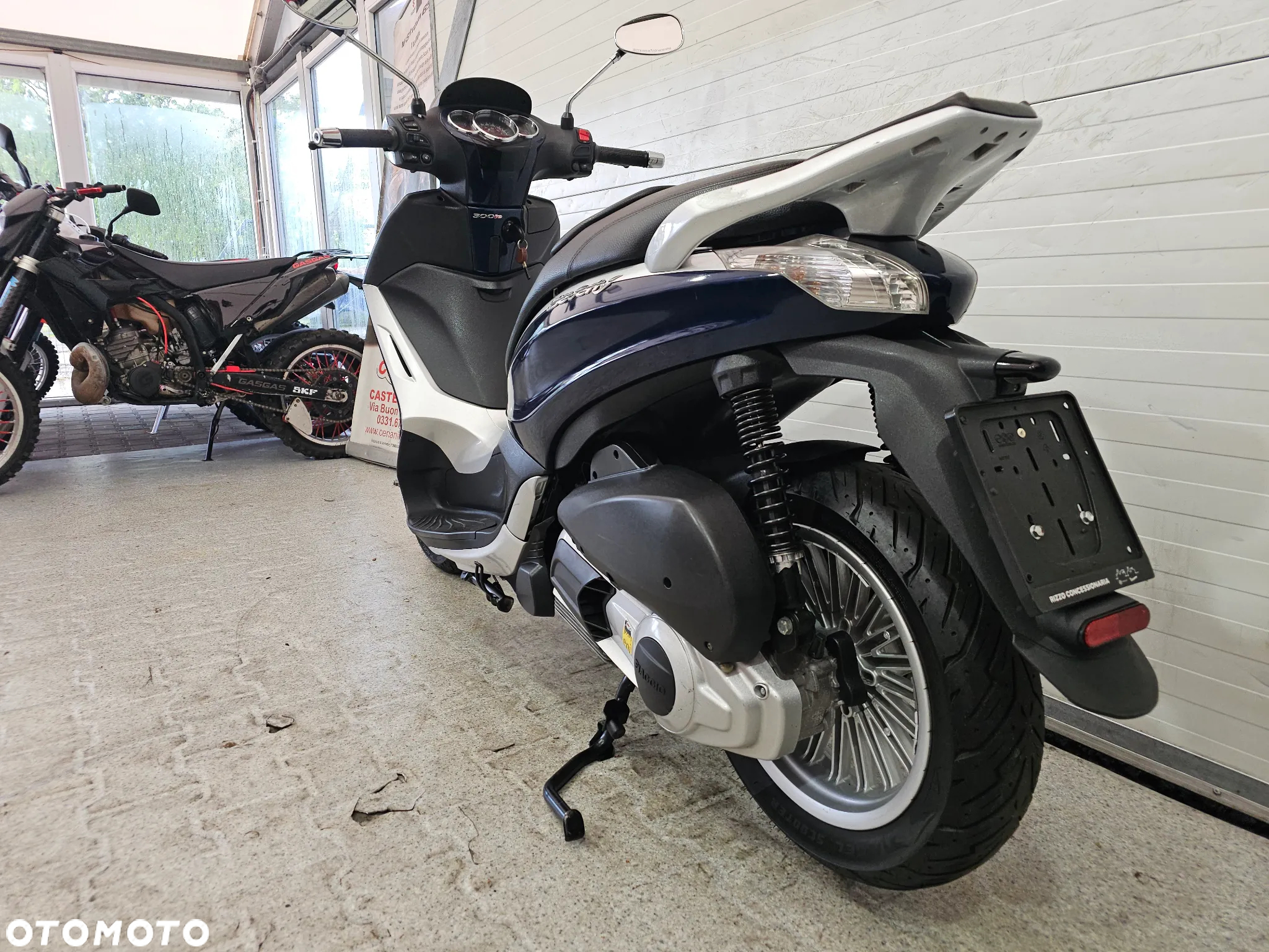 Piaggio Beverly - 12