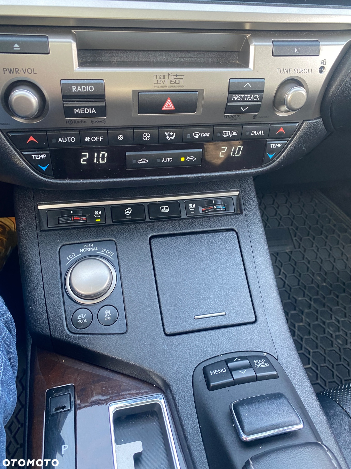 Lexus ES 300h Prestige - 14