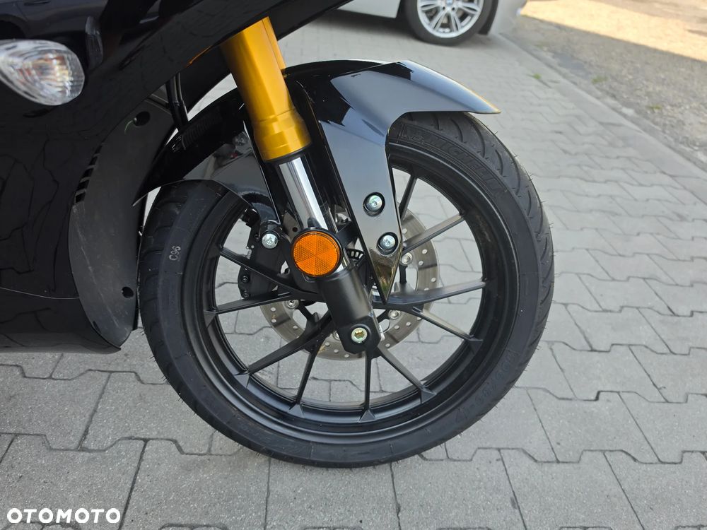 Yamaha YZF - 17