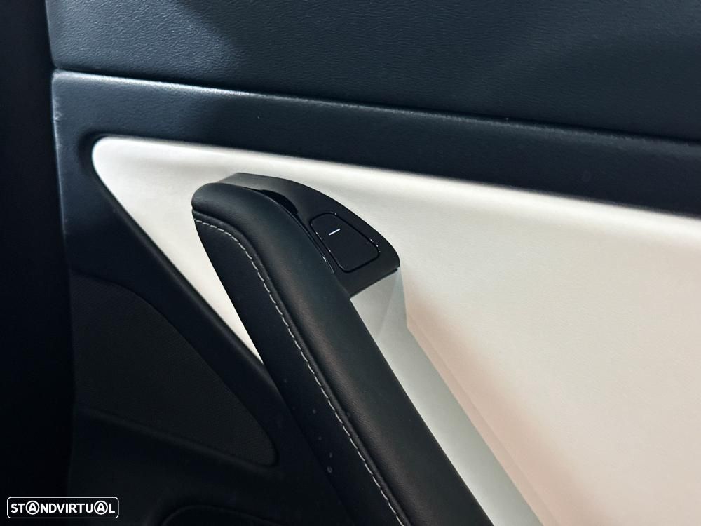 Tesla Model 3 Long-Range Dual Motor AWD - 28