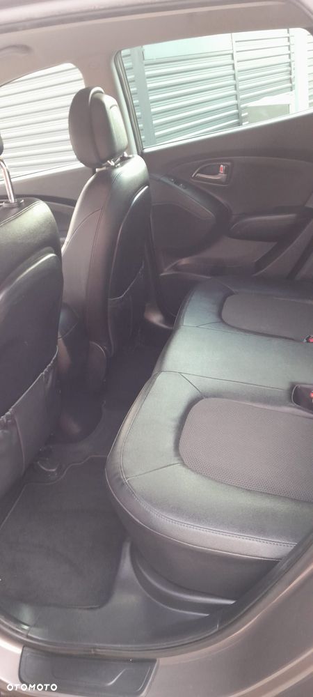 Hyundai ix35 1.7 CRDi 2WD blue Finale Gold - 27