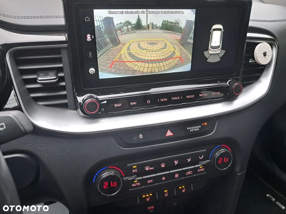Kia Ceed - 11