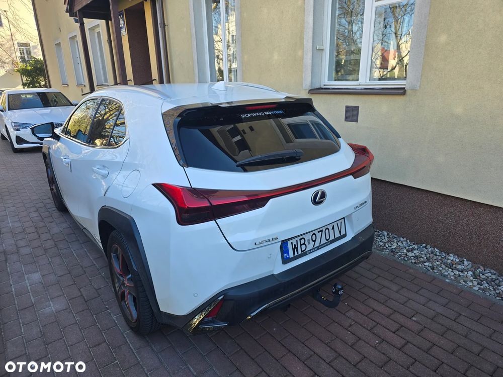 Lexus UX 250h F Sport AWD - 3