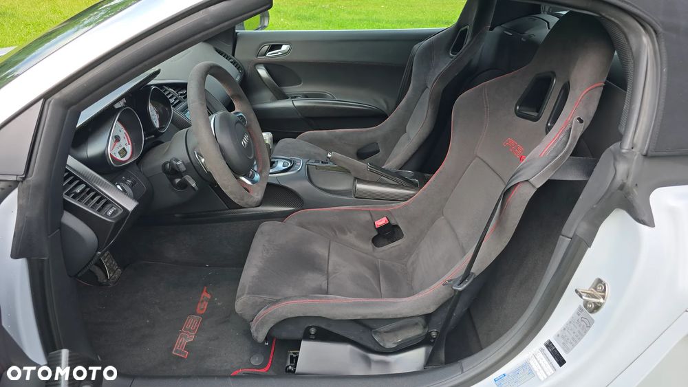 Audi R8 Spyder ver-5-2-fsi-quattro-r-tronic-gt - 9