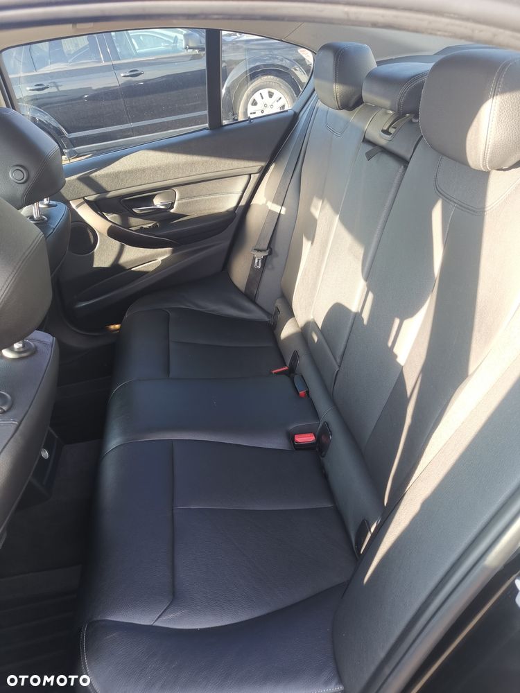 BMW Seria 3 328i xDrive Luxury Line - 12