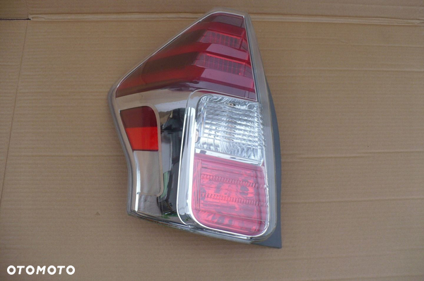 TOYOTA PRIUS  PLUS LIFT 15R- LED - LAMPA TYŁ LEWA