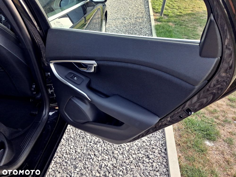 Volvo V40 D2 Momentum - 21