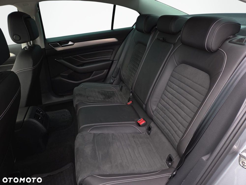 Volkswagen Passat 2.0 TSI Elegance DSG - 12