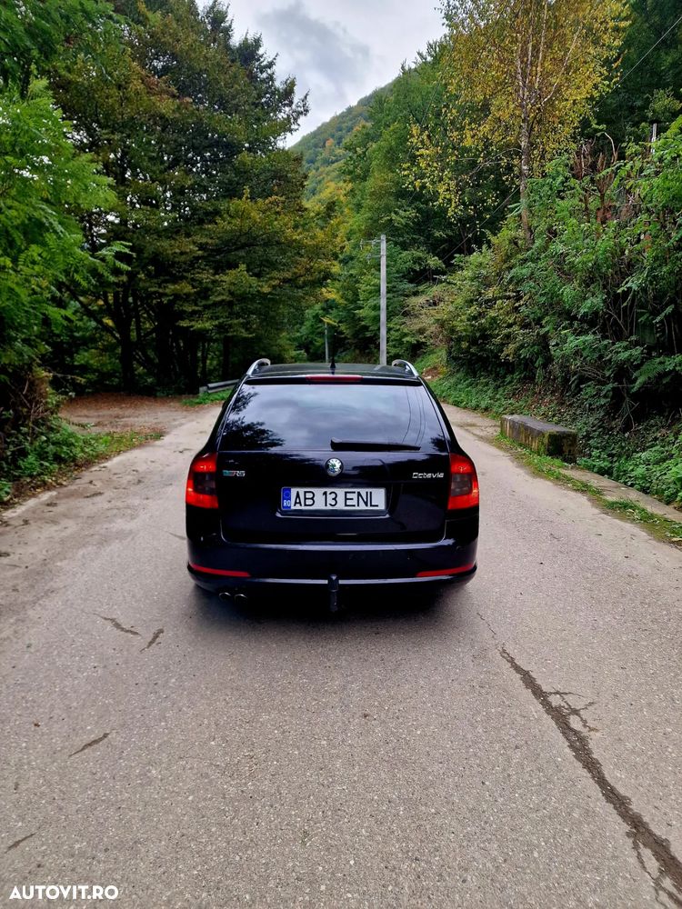 Skoda Octavia Combi 2.0 TDI CR DPF RS - 16
