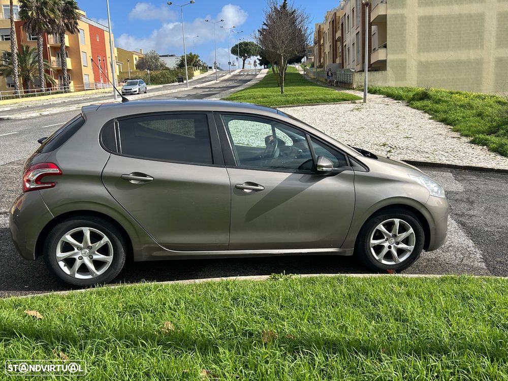 Peugeot 208 1.4 HDi SE Style - 10