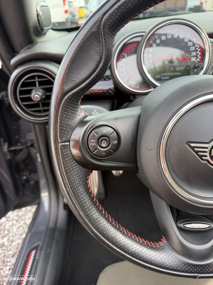 MINI Cabrio John Cooper Works - 38