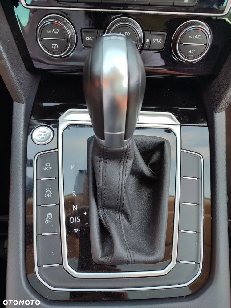 Volkswagen Passat - 16