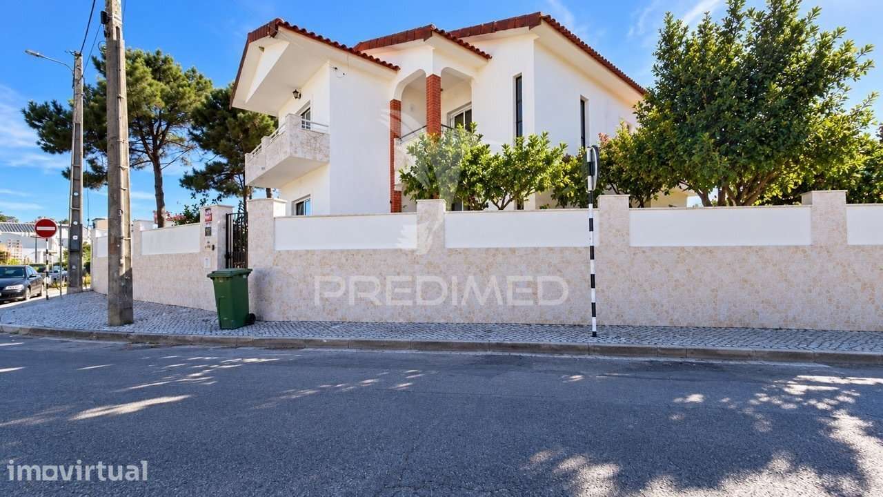 Moradia T4 com Garagem, em Fernão Ferro - Grande imagem: 2/40