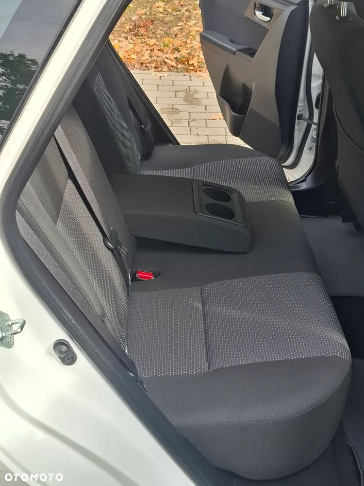 Toyota Auris 1.6 Premium Comfort - 14