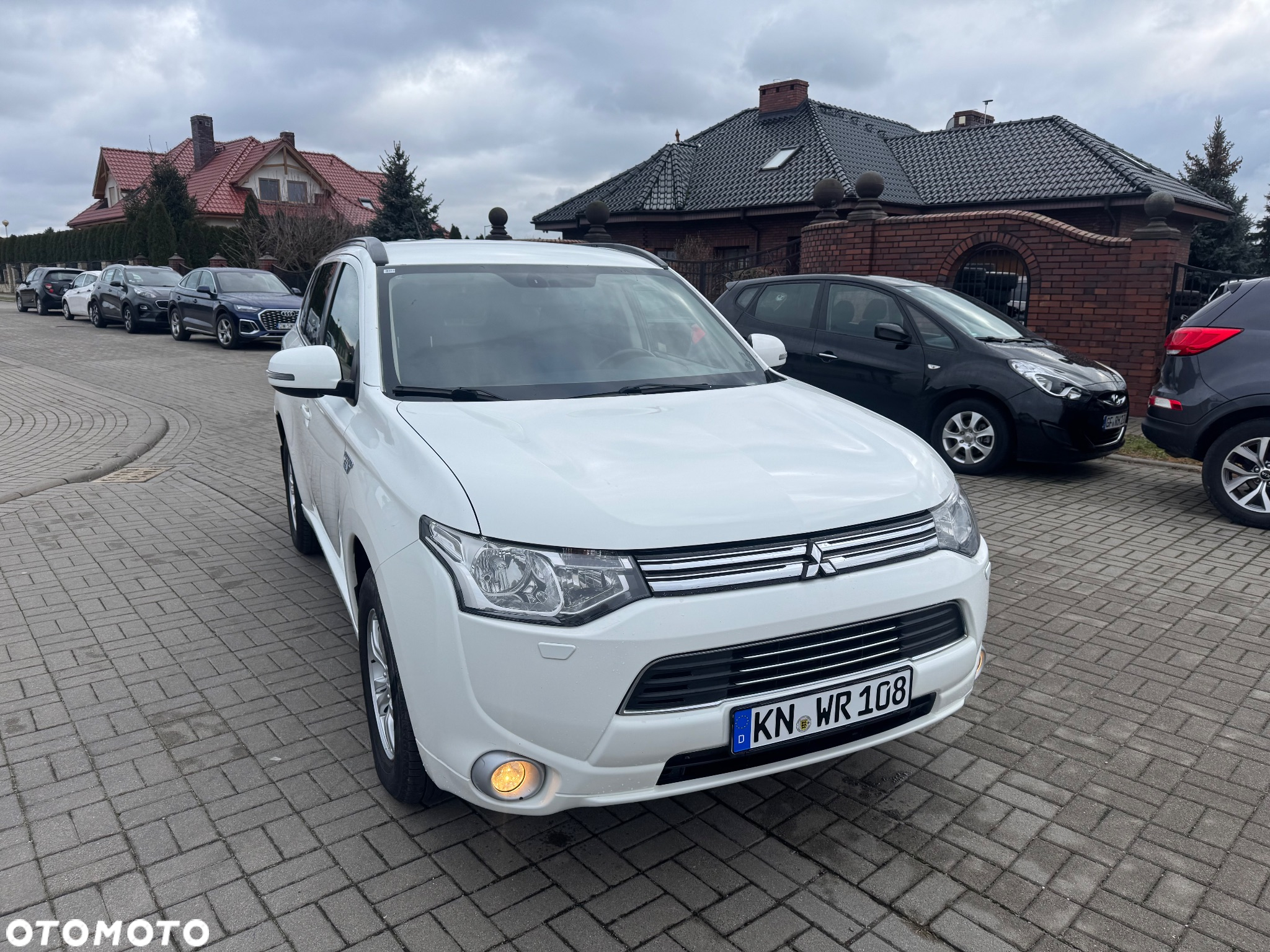 Mitsubishi Outlander 2.0 4WD Plug-In Hybrid - 4