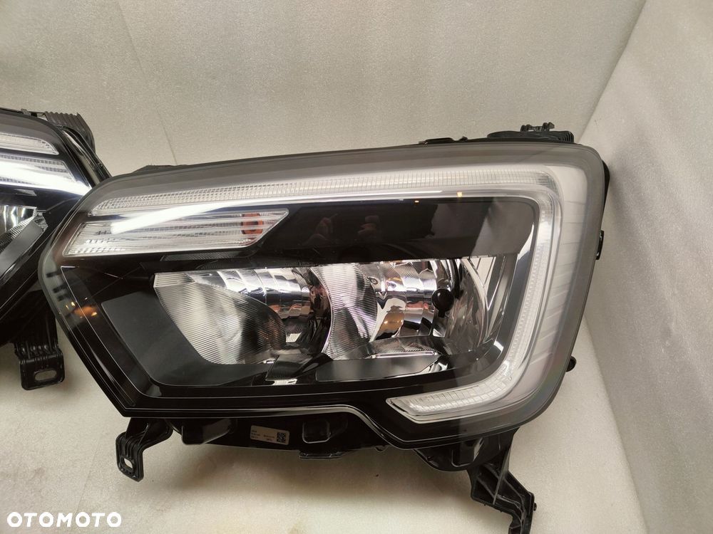 renault master iv komplet lamp zw z ledem 260105567r, 260607867r - 4