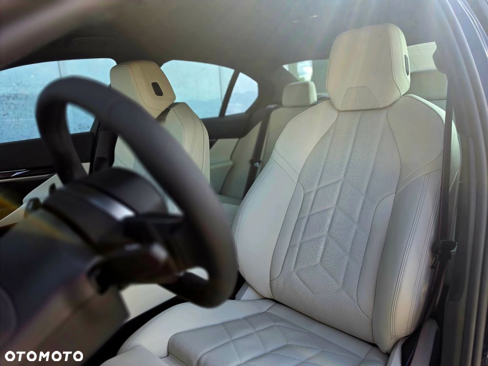 BMW Seria 5 520d xDrive mHEV - 21