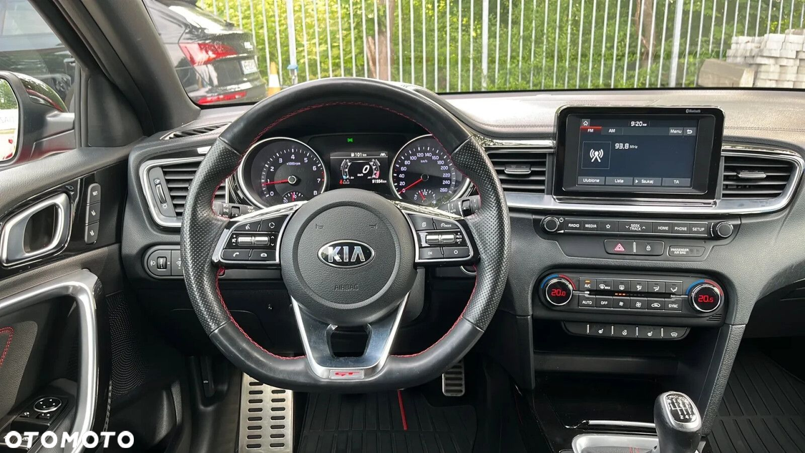 Kia Ceed - 32