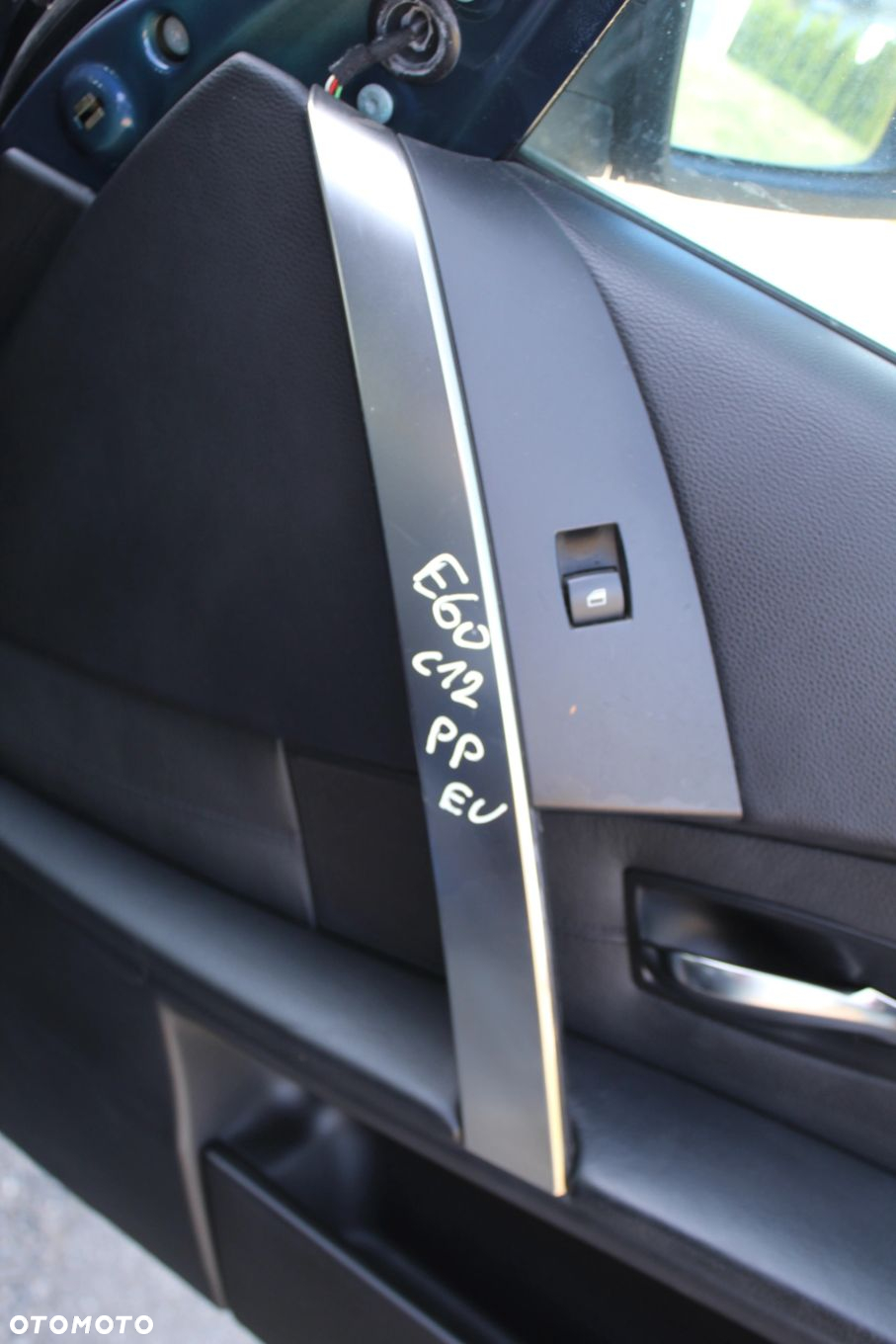 DEKORY WNĘTRZA BOCZKÓW DRZWI SREBNE BMW E60 EUROPA - 10