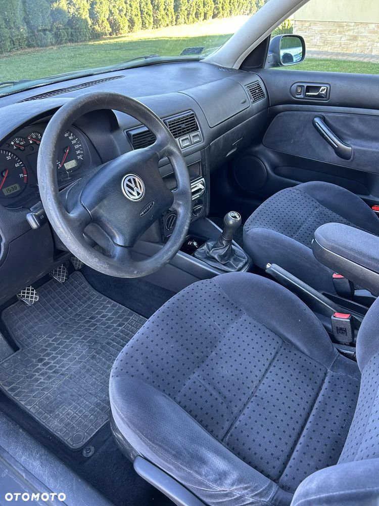 Volkswagen Golf 1.6 - 16
