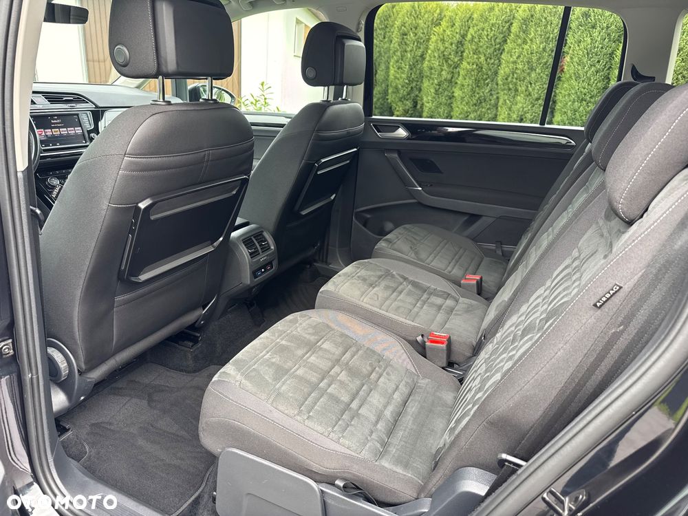 Volkswagen Touran 2.0 TDI SCR DSG Highline - 23