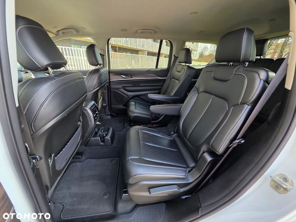 Jeep Grand Cherokee - 23