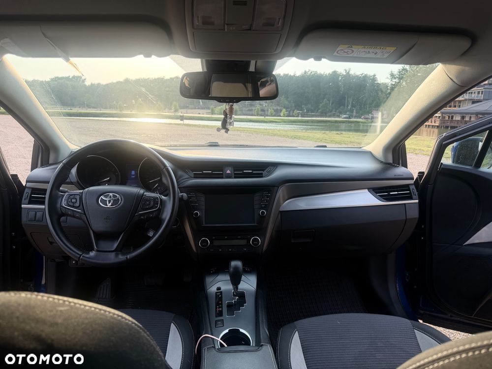 Toyota Avensis 1.8 Premium MS - 7