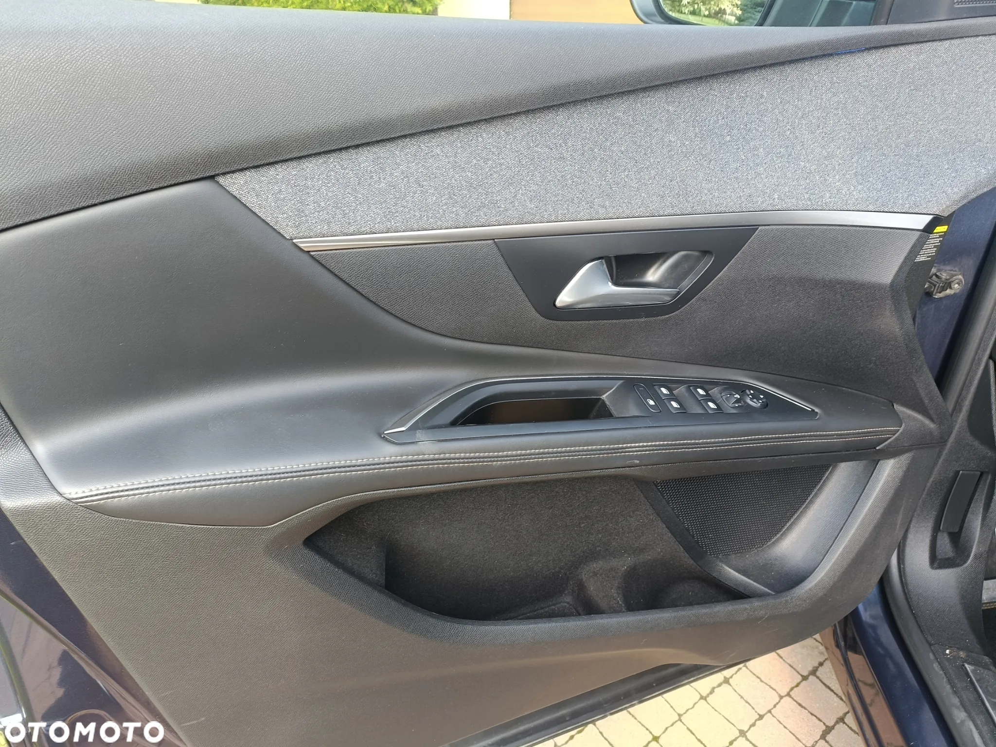 Peugeot 5008 1.6 BlueHDI Allure S&S EAT6 - 12