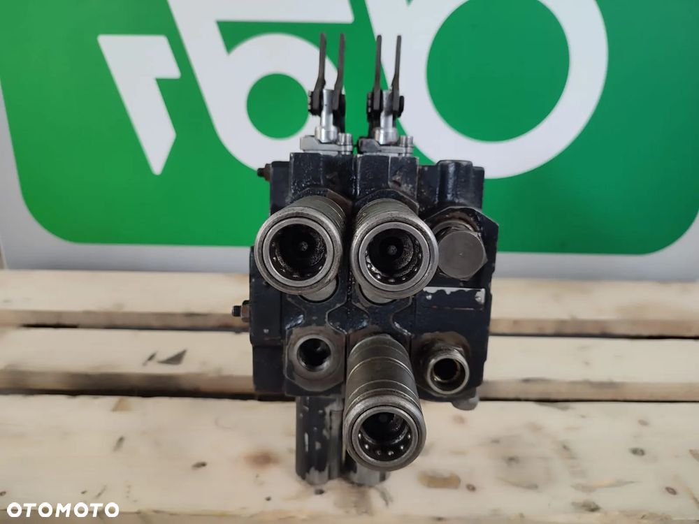 Rozdzielacz hydrauliczny gniazda DEUTZ FAHR AGROTRON 6.20 - 2