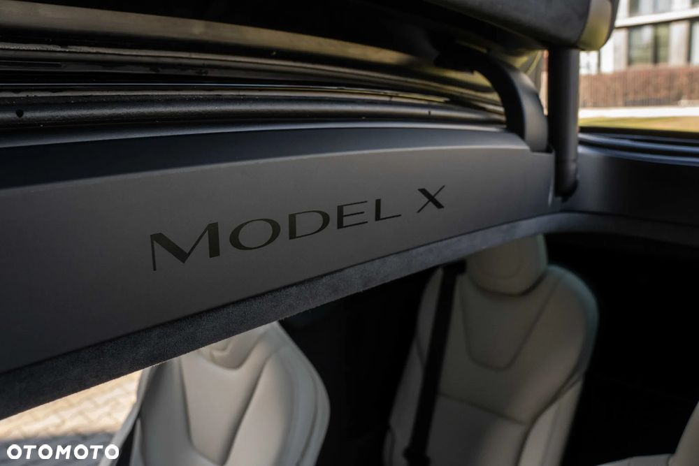 Tesla Model X Plaid - 26