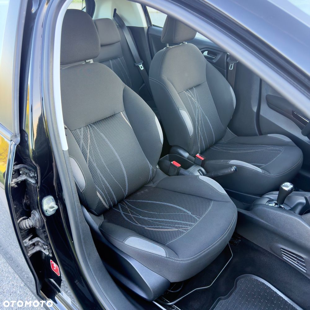 Peugeot 208 - 23