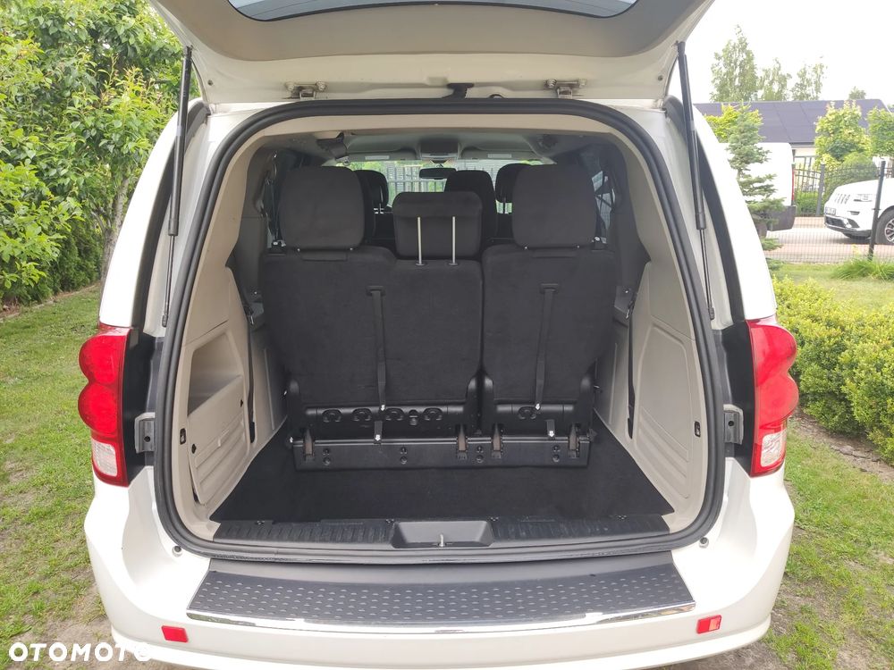 Dodge Caravan - 10