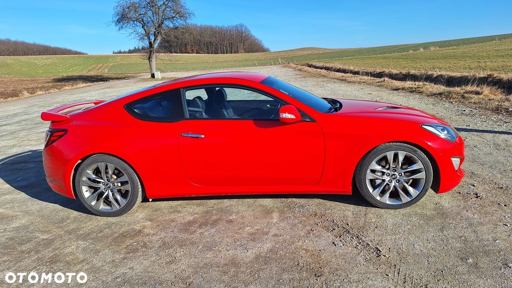 Hyundai Genesis Coupe - 12