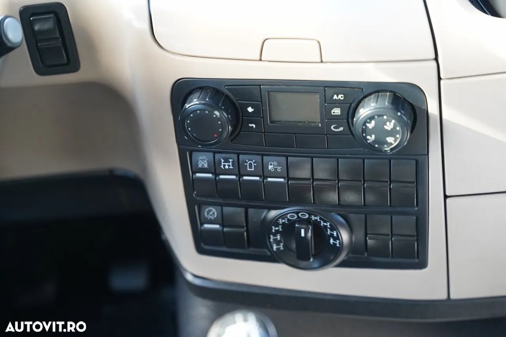 MAN TGS 41.460 / 8x6 / BASCULANTĂ CU DESCĂRCARE SPATE - 5,9 M / MANUALĂ / NAVIGAȚIE / - 30