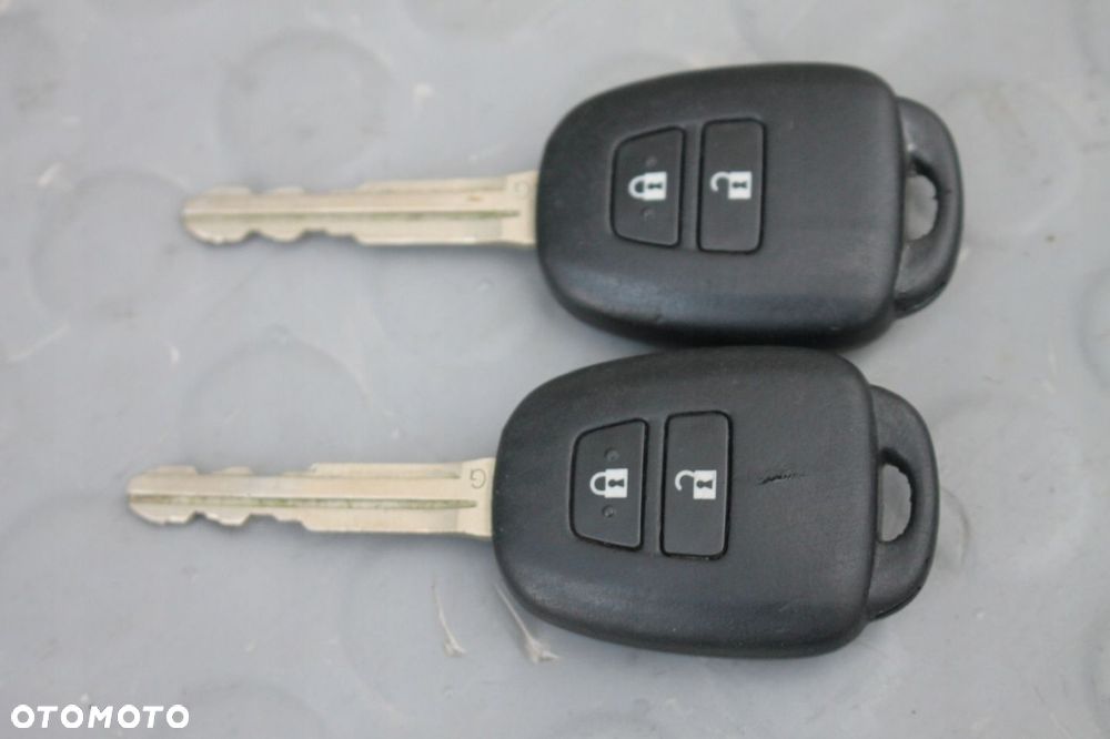 STACYJKA  2 KLUCZYKI TOYOTA VERSO-S 10-15 - 4