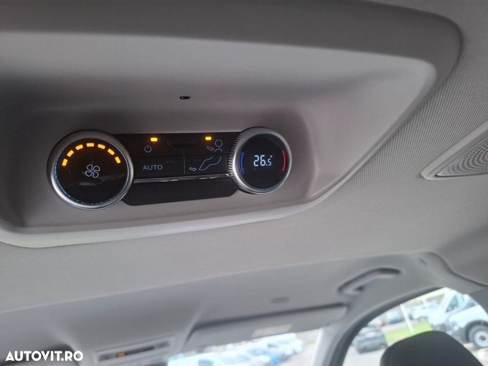Ford Tourneo Custom - 21