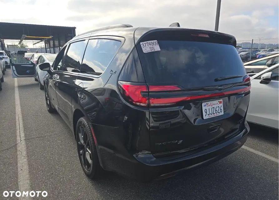 Chrysler Pacifica - 5