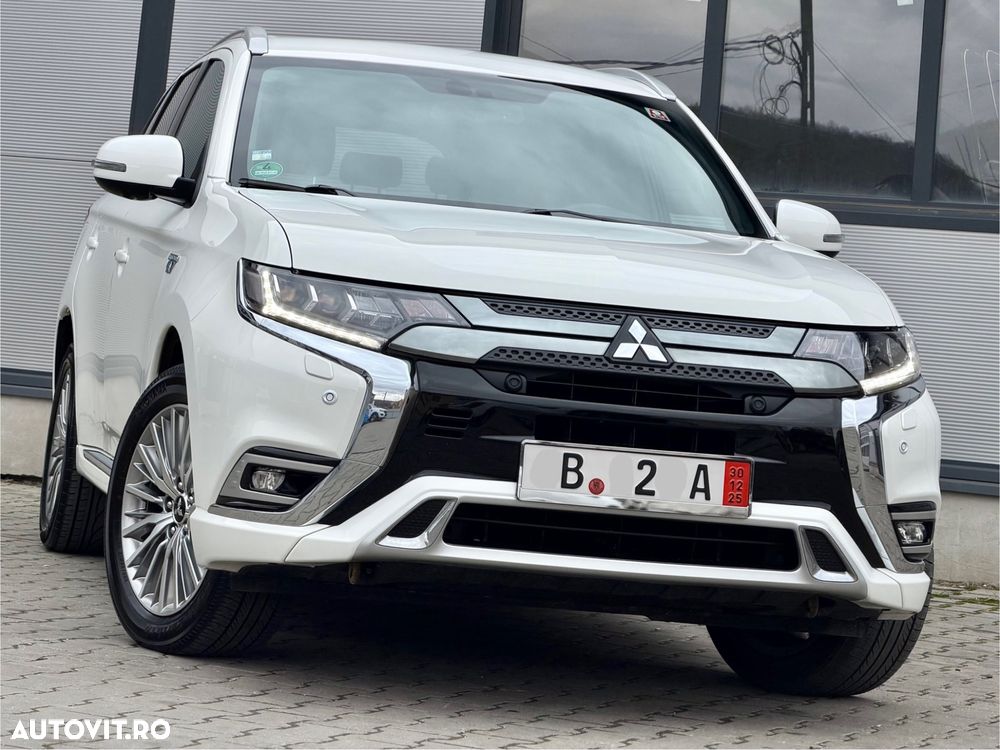 Mitsubishi Outlander - 1