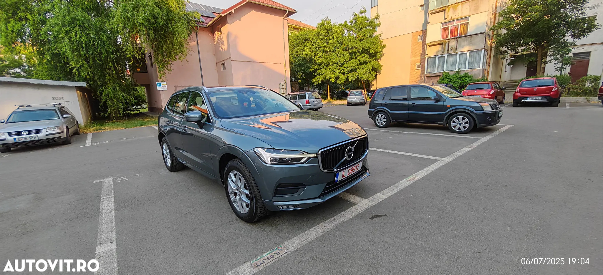 Volvo XC 60 B4 MHEV AT8 AWD Momentum Pro - 2