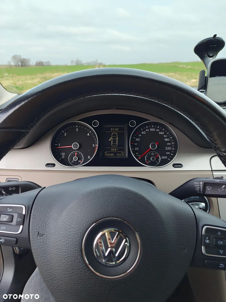 Volkswagen Passat 2.0 TDI Perfectline R-Style - 22