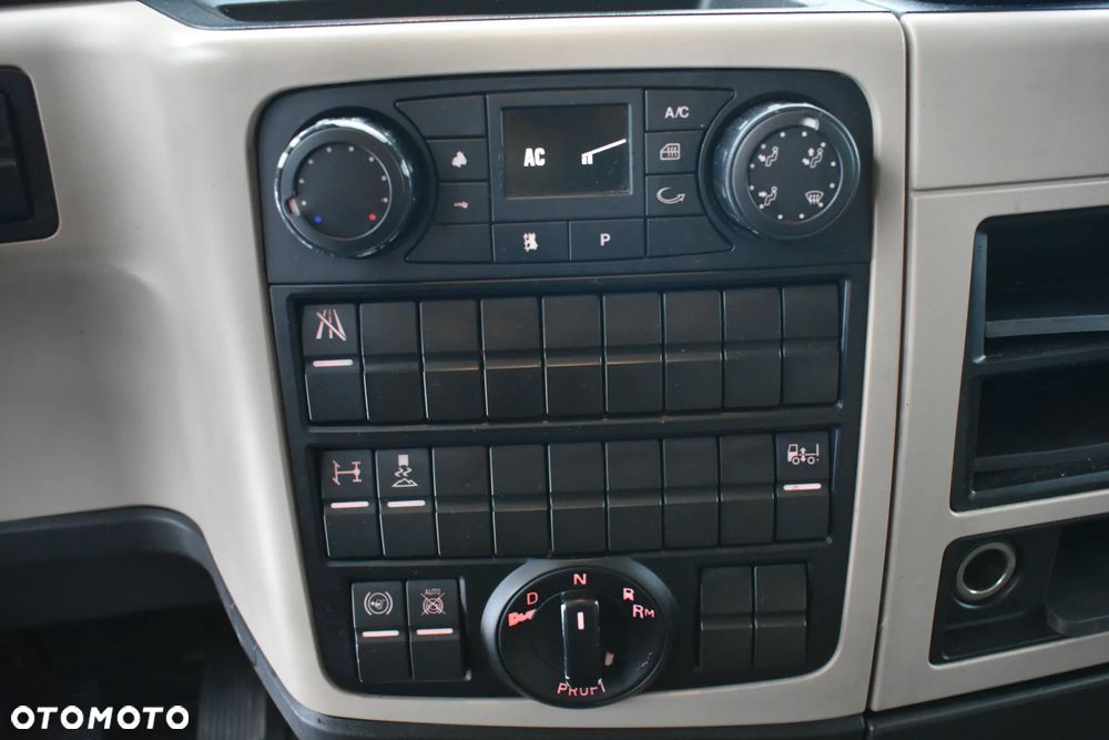 MAN 18 460 Low Deck - 24